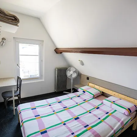 La Chaumiere Hotell *