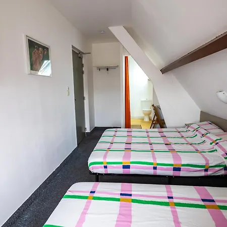 La Chaumiere Hotel *