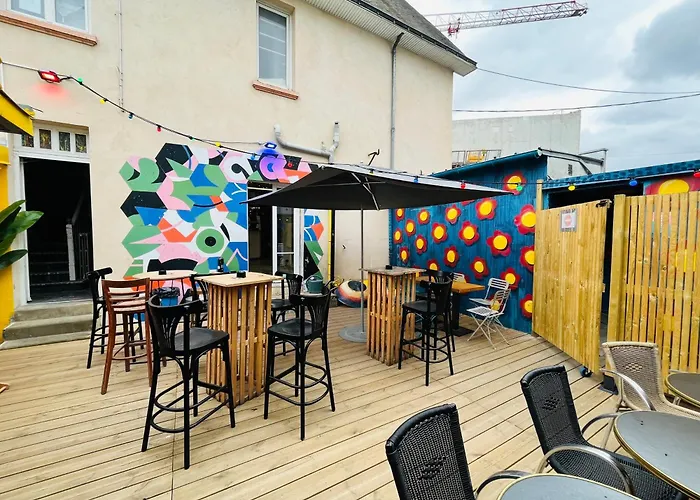 La Chaumiere Hotel *